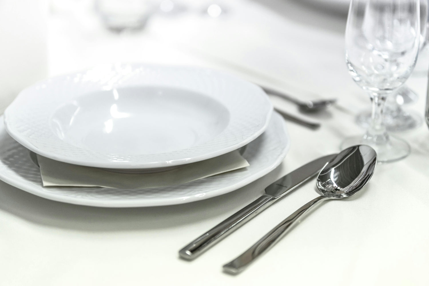 Stainless steel cutlery sets including forks, knives, and spoons.