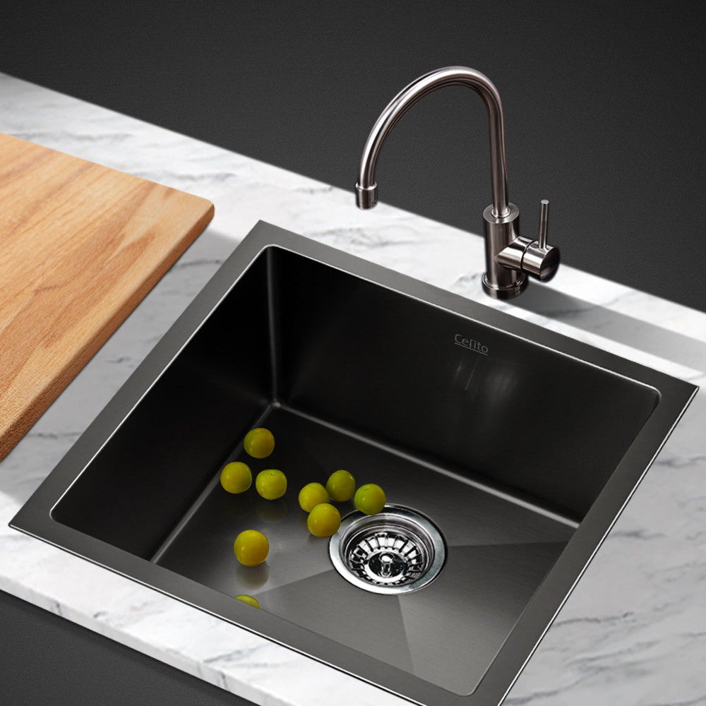 Kitchen sinks in stainless steel and ceramic styles.