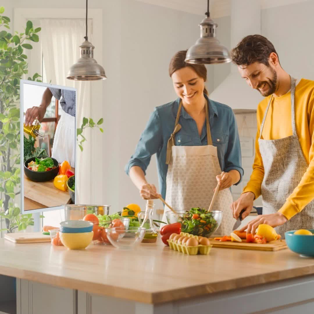 Movable Smart Screen TV 32 Inch