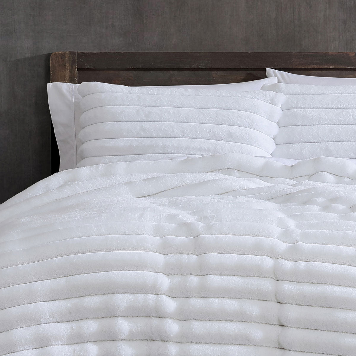 Ardor Jax White Chunky Faux Fur Quilt Cover Set Queen